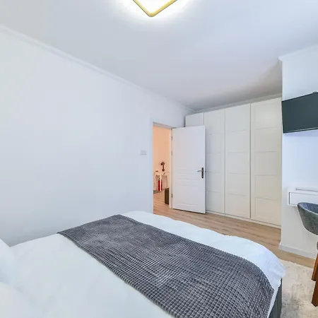 City Center 2 Bedroom Escape *