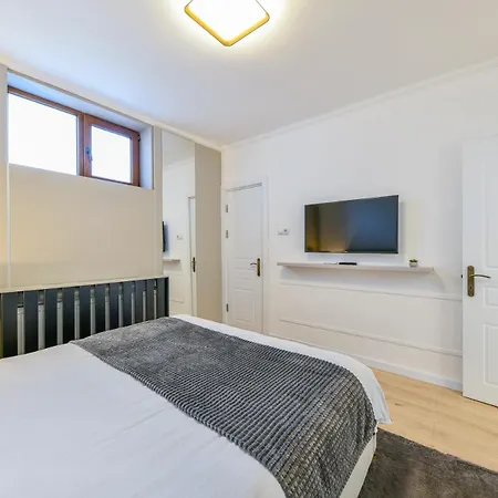 City Center 2 Bedroom Escape * Cluj-Napoca